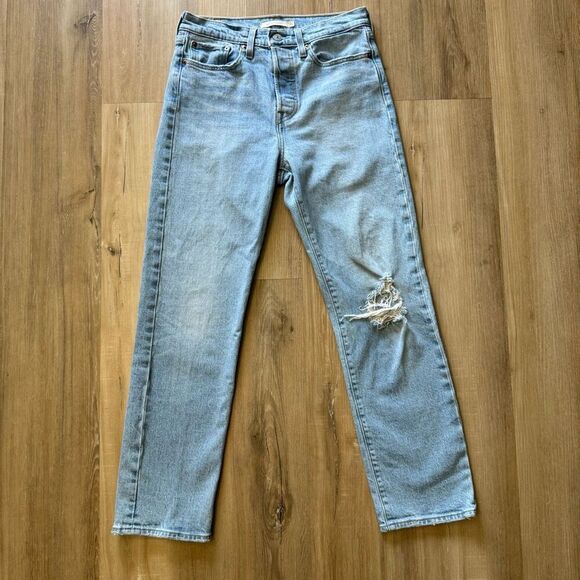 Levi’s Premium Straight Fit Wedgie High Rise Women’s Light Wash Blue Jeans Sz 27 - Picture 1 of 13